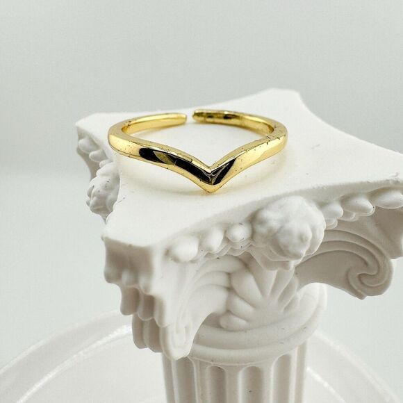 Vintage Chevron V Gold Tone Ring Retro MCM Statement Glam Minimalist Preppy - Picture 3 of 6
